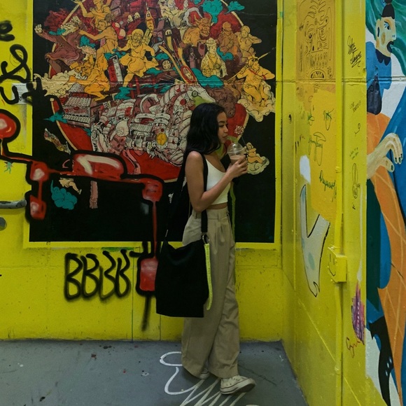 Meet your Posher, Antoinette - Picture 1 of 1